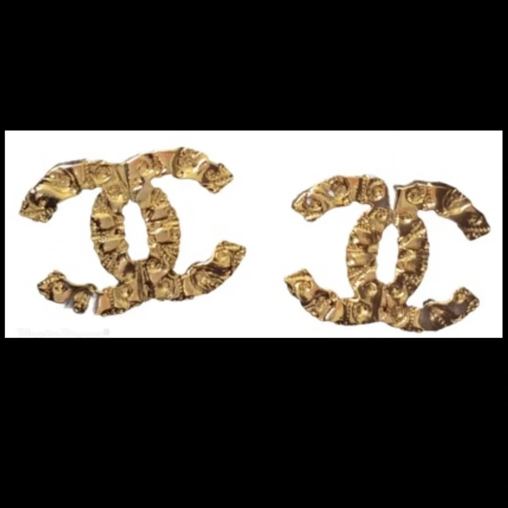 BNWT AUTHENTIC CHANEL STUD EARRINGS - Picture 1 of 1